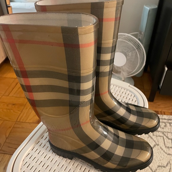 Burberry Nova Check Rainboots - Picture 3 of 3